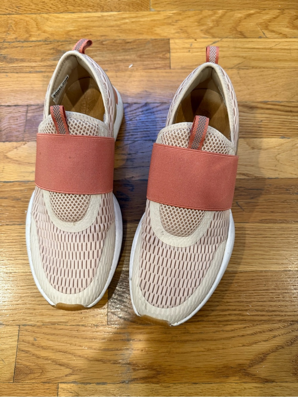 Women’s Slip-On Sorel Kinetic Sneakers in Blush Pink